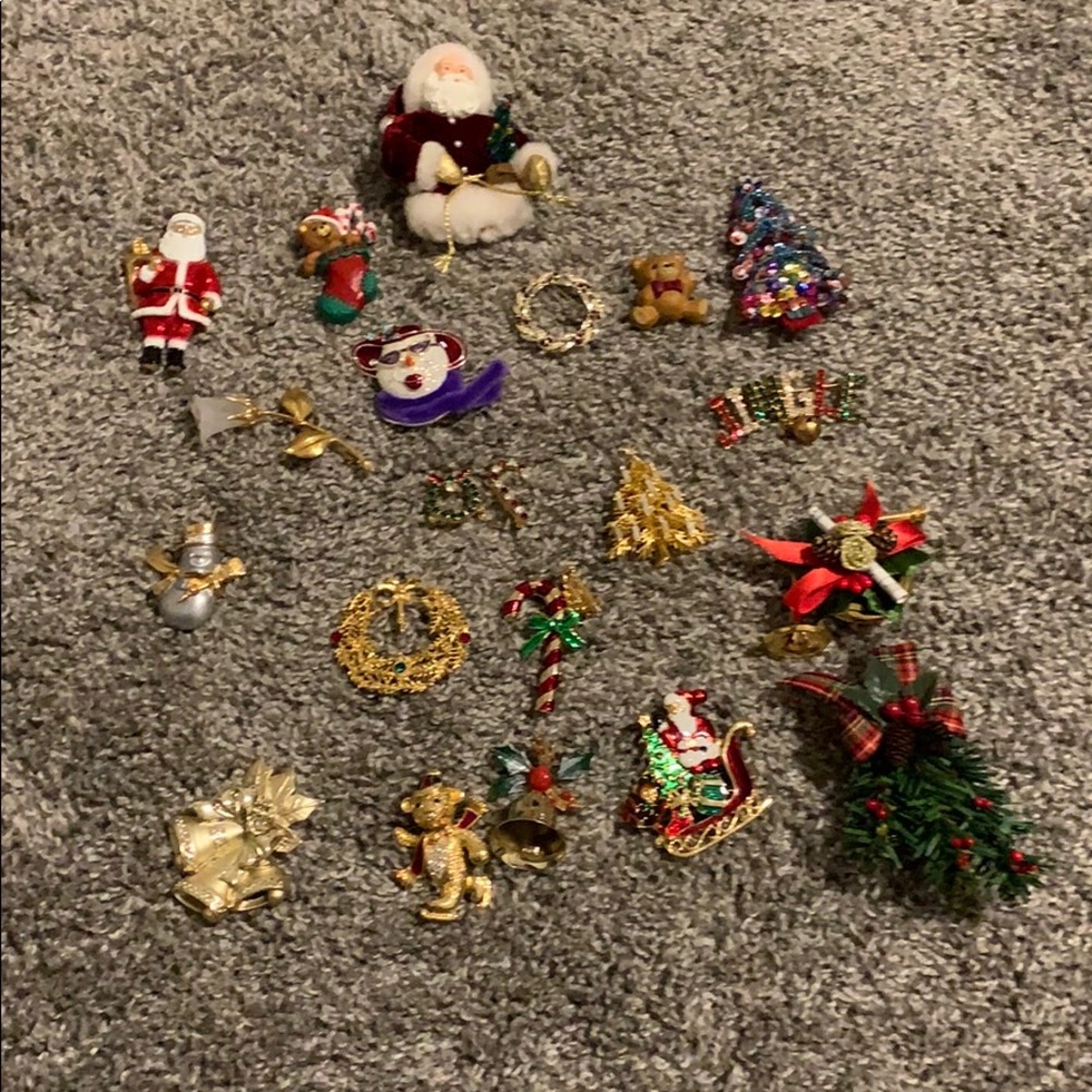 22 Piece holiday pin LOT